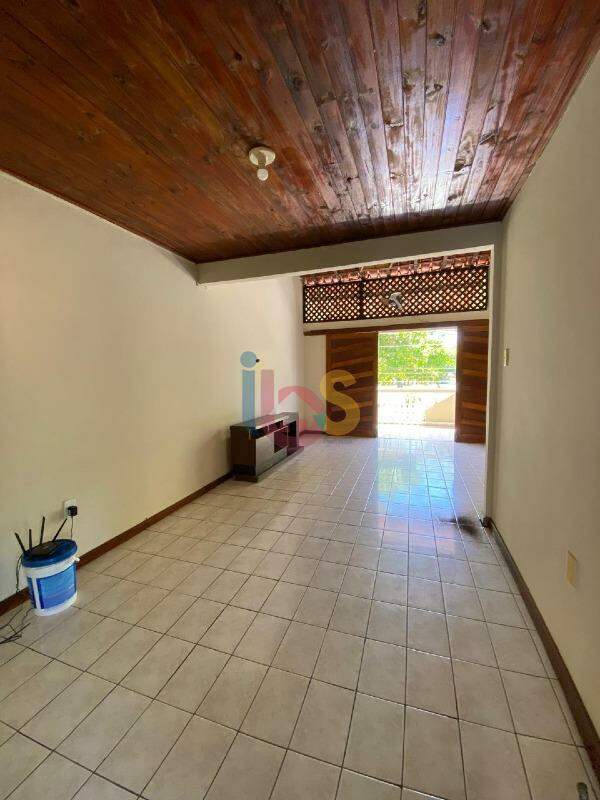 Casa à venda com 5 quartos, 200m² - Foto 15