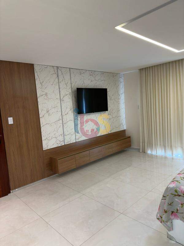 Casa à venda com 3 quartos, 280m² - Foto 2