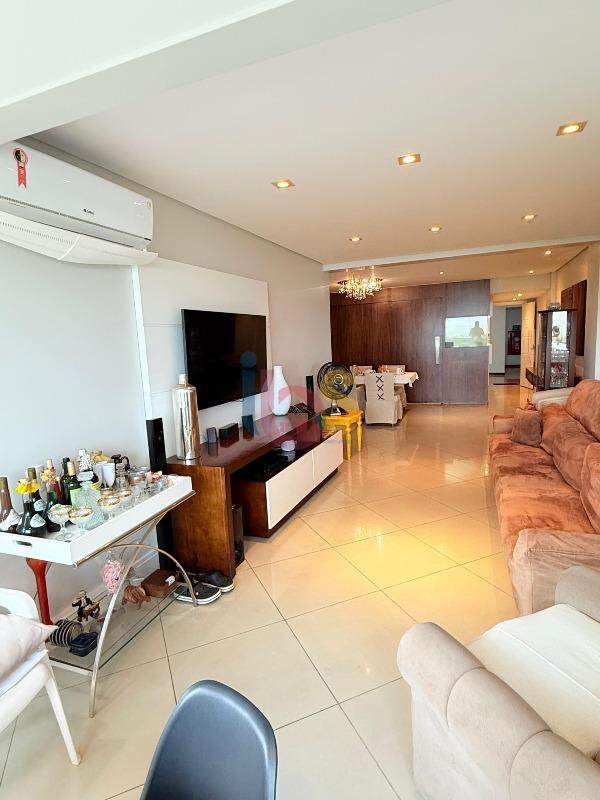 Apartamento à venda com 3 quartos, 166m² - Foto 1