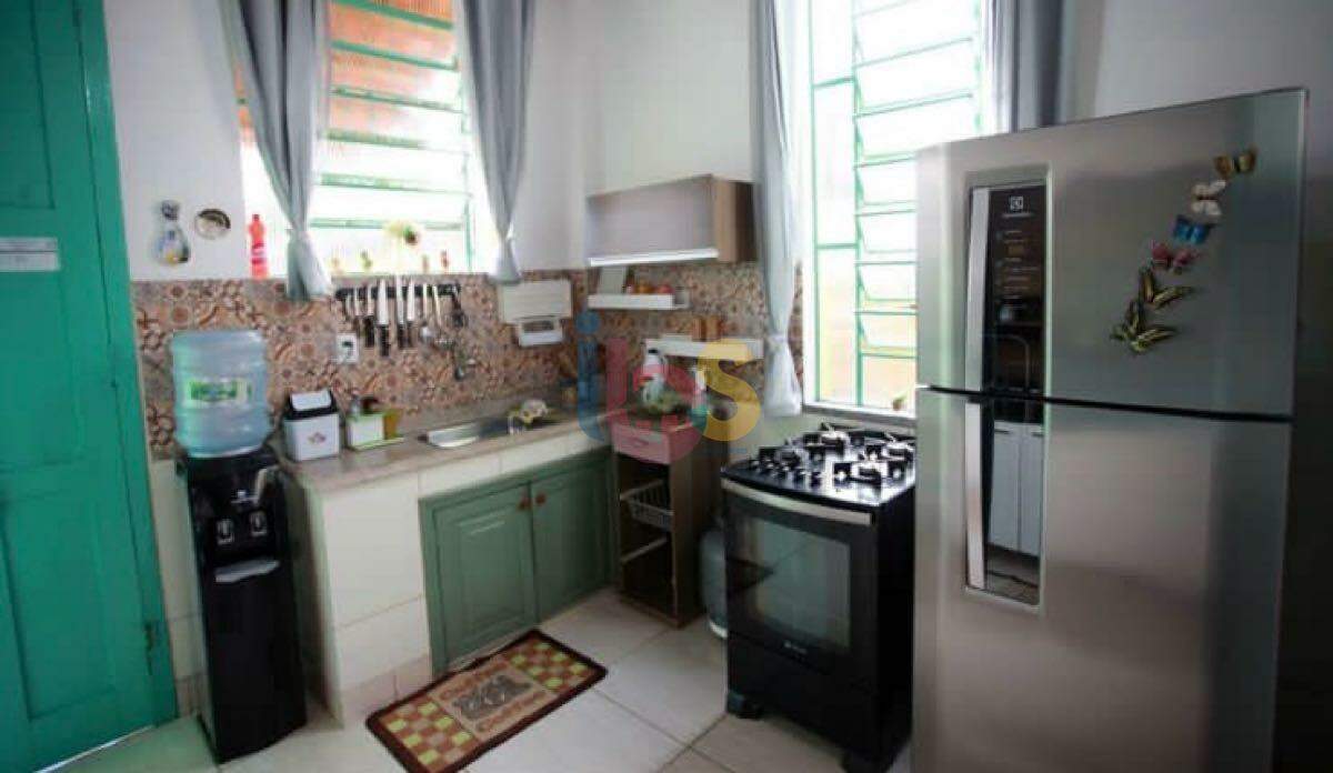 Casa à venda com 3 quartos, 280m² - Foto 14