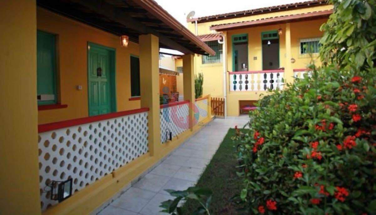 Casa à venda com 3 quartos, 280m² - Foto 1
