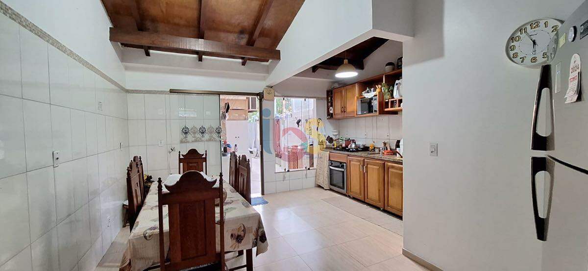 Casa à venda com 4 quartos, 260m² - Foto 4