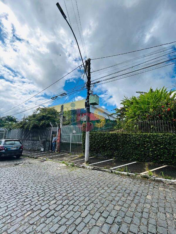 Casa à venda com 4 quartos, 1800m² - Foto 2