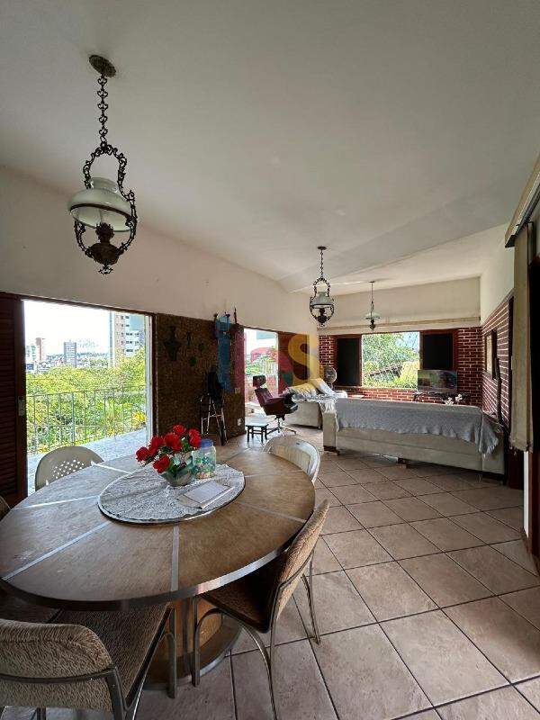 Casa à venda com 4 quartos, 1800m² - Foto 9