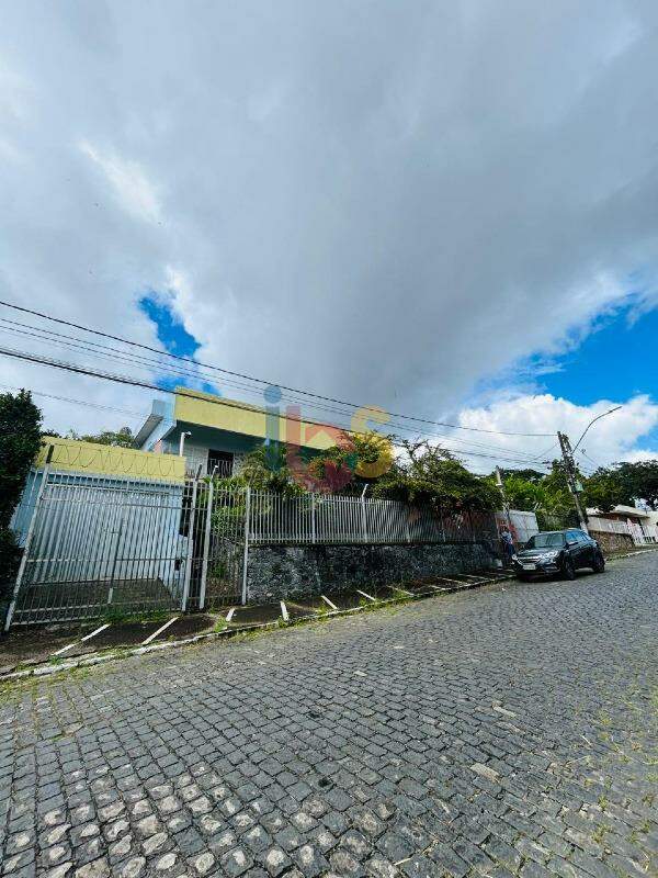 Casa para alugar com 4 quartos, 1800m² - Foto 3