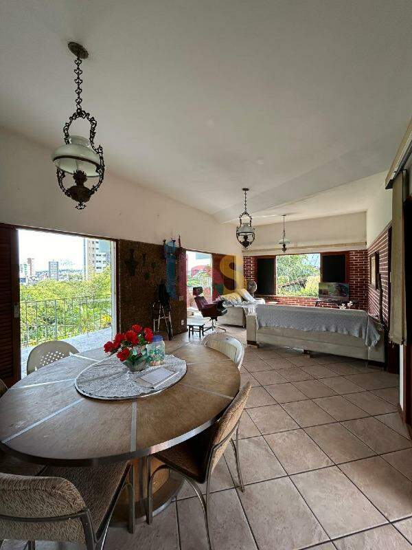 Casa para alugar com 4 quartos, 1800m² - Foto 9
