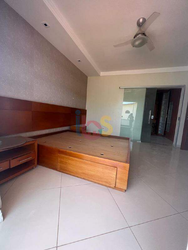 Casa para alugar com 4 quartos, 250m² - Foto 14
