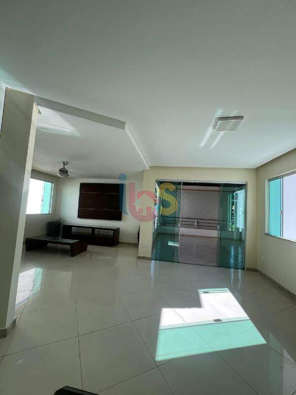 Casa para alugar com 4 quartos, 250m² - Foto 9
