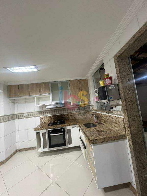 Casa para alugar com 4 quartos, 250m² - Foto 20