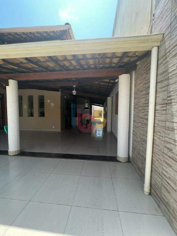 Casa para alugar com 4 quartos, 250m² - Foto 4