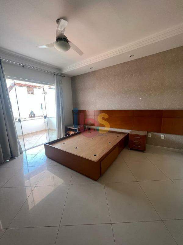 Casa para alugar com 4 quartos, 250m² - Foto 15