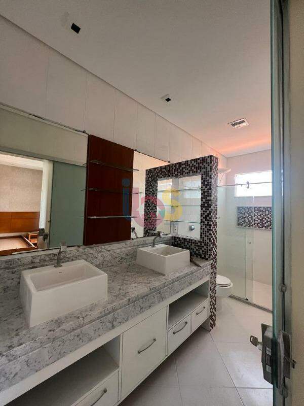 Casa para alugar com 4 quartos, 250m² - Foto 17