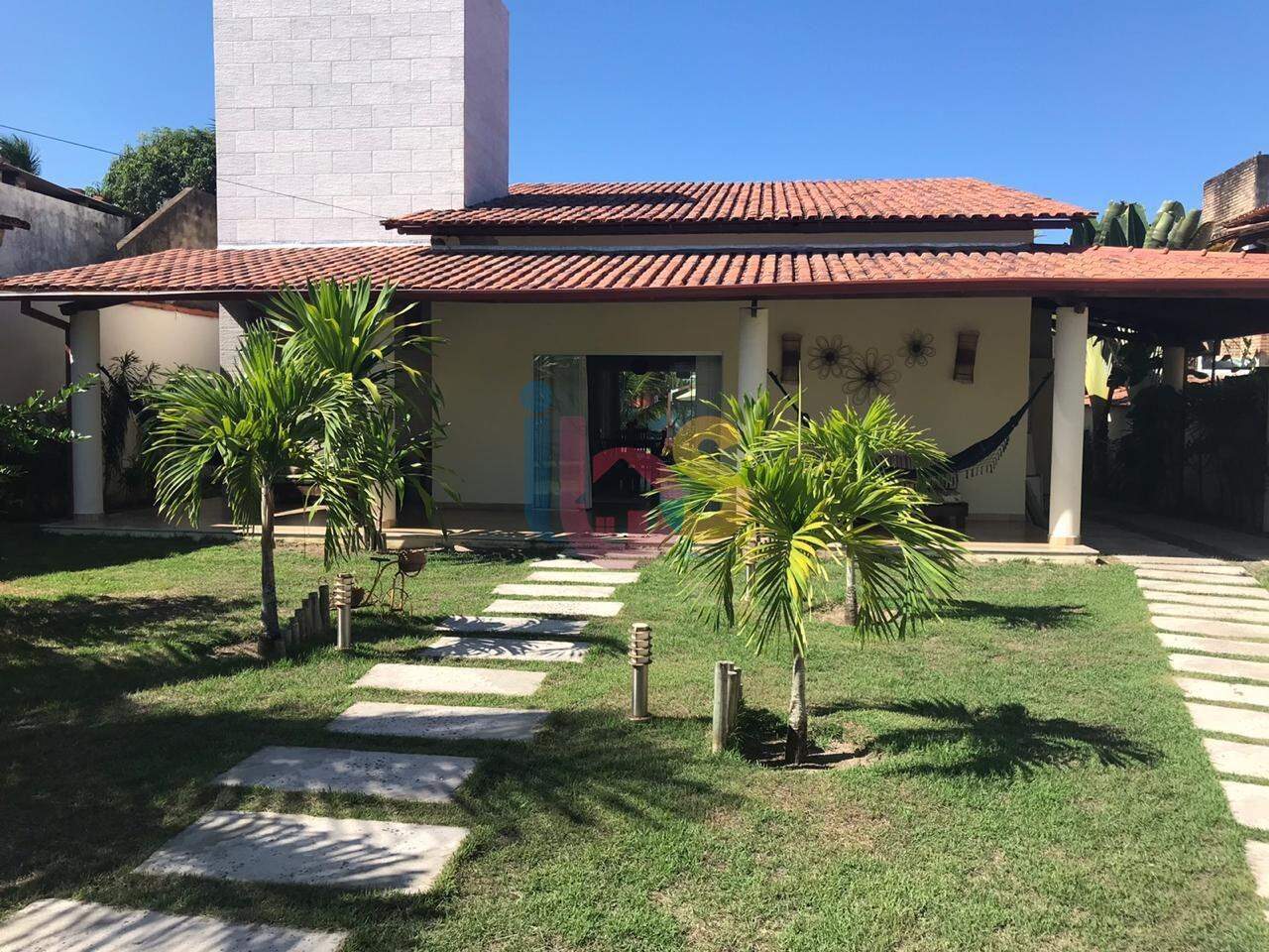 Casa à venda com 4 quartos, 270m² - Foto 1