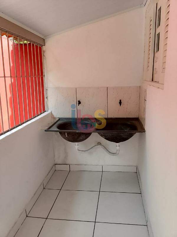 Casa à venda com 3 quartos, 84m² - Foto 14