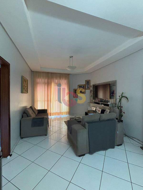 Casa, 3 quartos, 250 m² - Foto 1