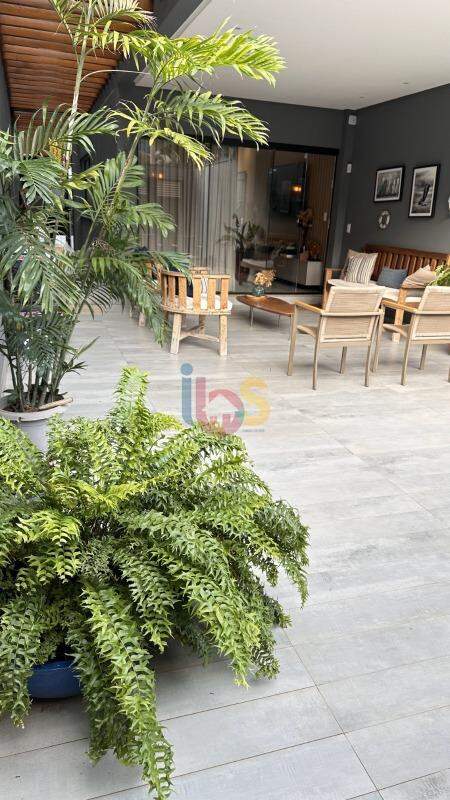 Casa à venda com 3 quartos, 165m² - Foto 2