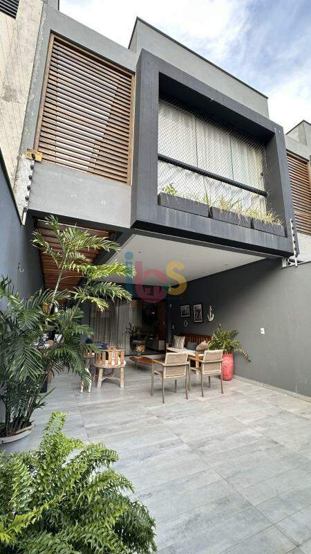 Casa à venda com 3 quartos, 165m² - Foto 1