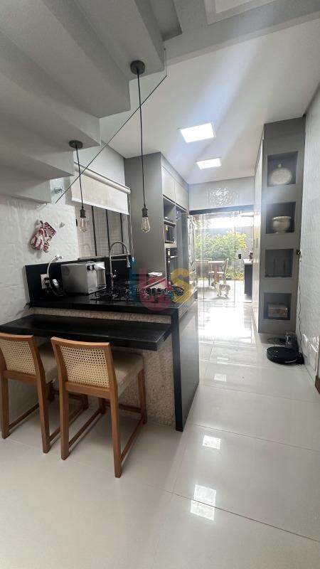 Casa à venda com 3 quartos, 165m² - Foto 14