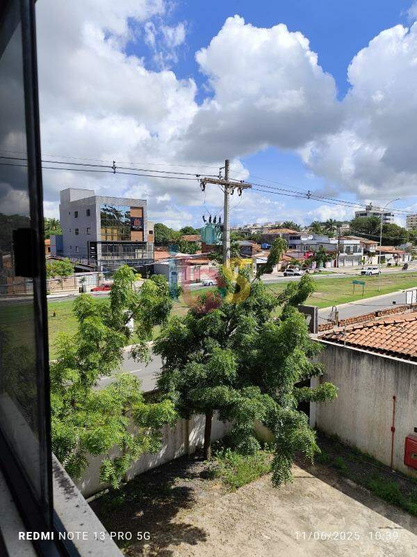 Apartamento à venda com 2 quartos, 75m² - Foto 2