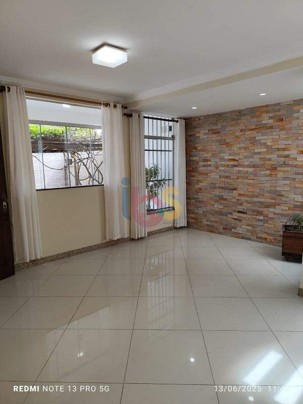Casa à venda com 5 quartos, 250m² - Foto 11
