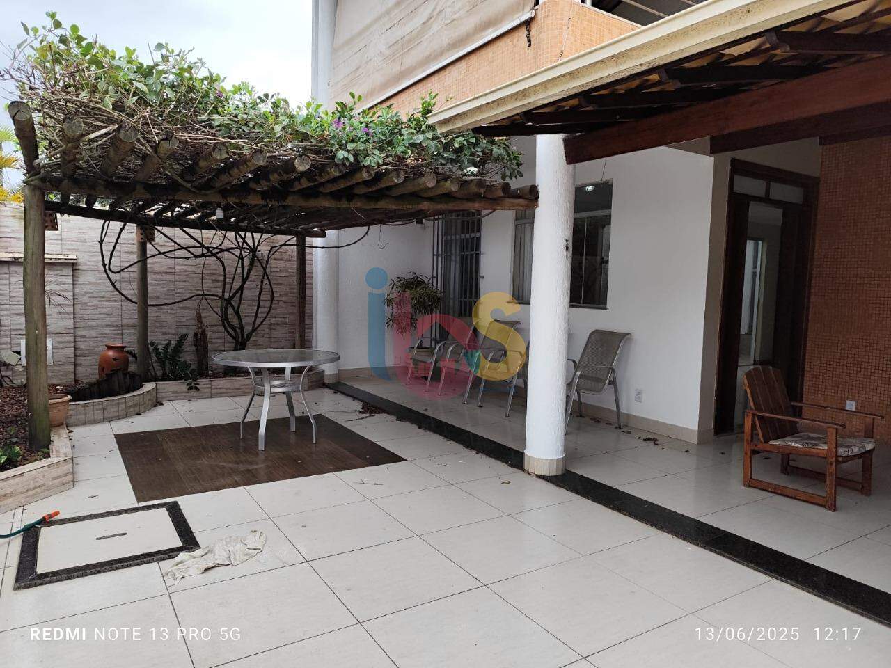 Casa à venda com 5 quartos, 250m² - Foto 1