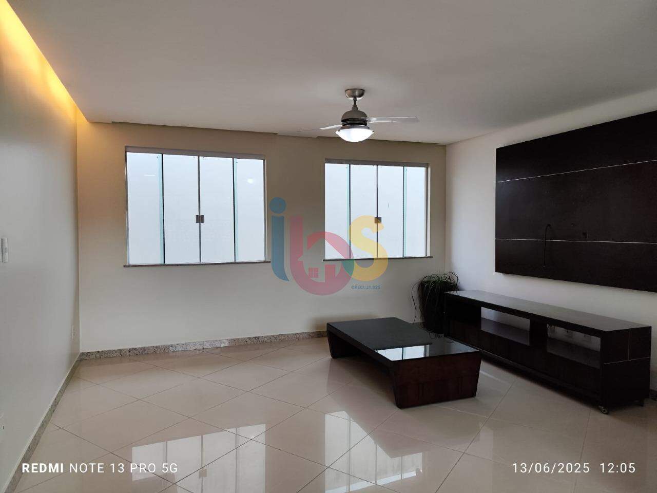 Casa à venda com 5 quartos, 250m² - Foto 4