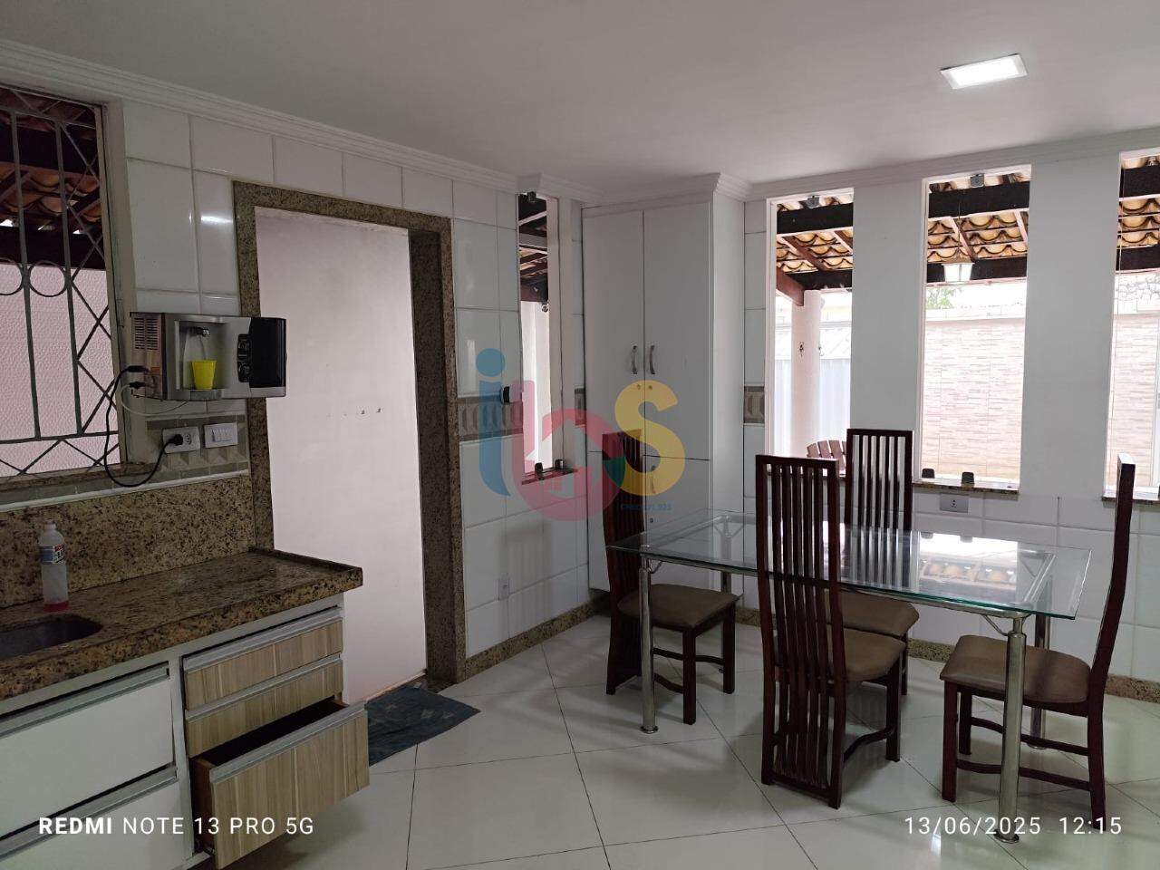 Casa à venda com 5 quartos, 250m² - Foto 3
