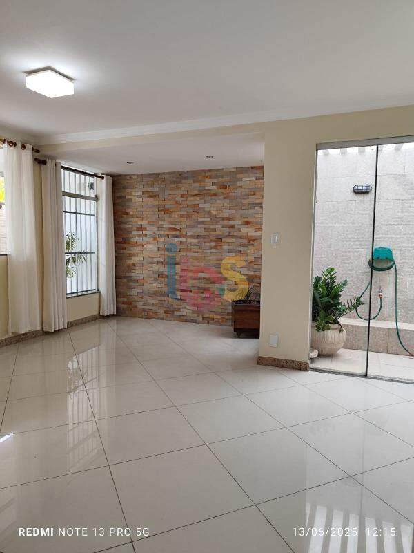 Casa à venda com 5 quartos, 250m² - Foto 17