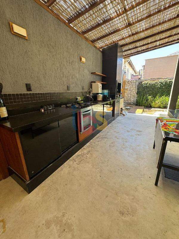 Casa à venda com 1 quarto, 109m² - Foto 1