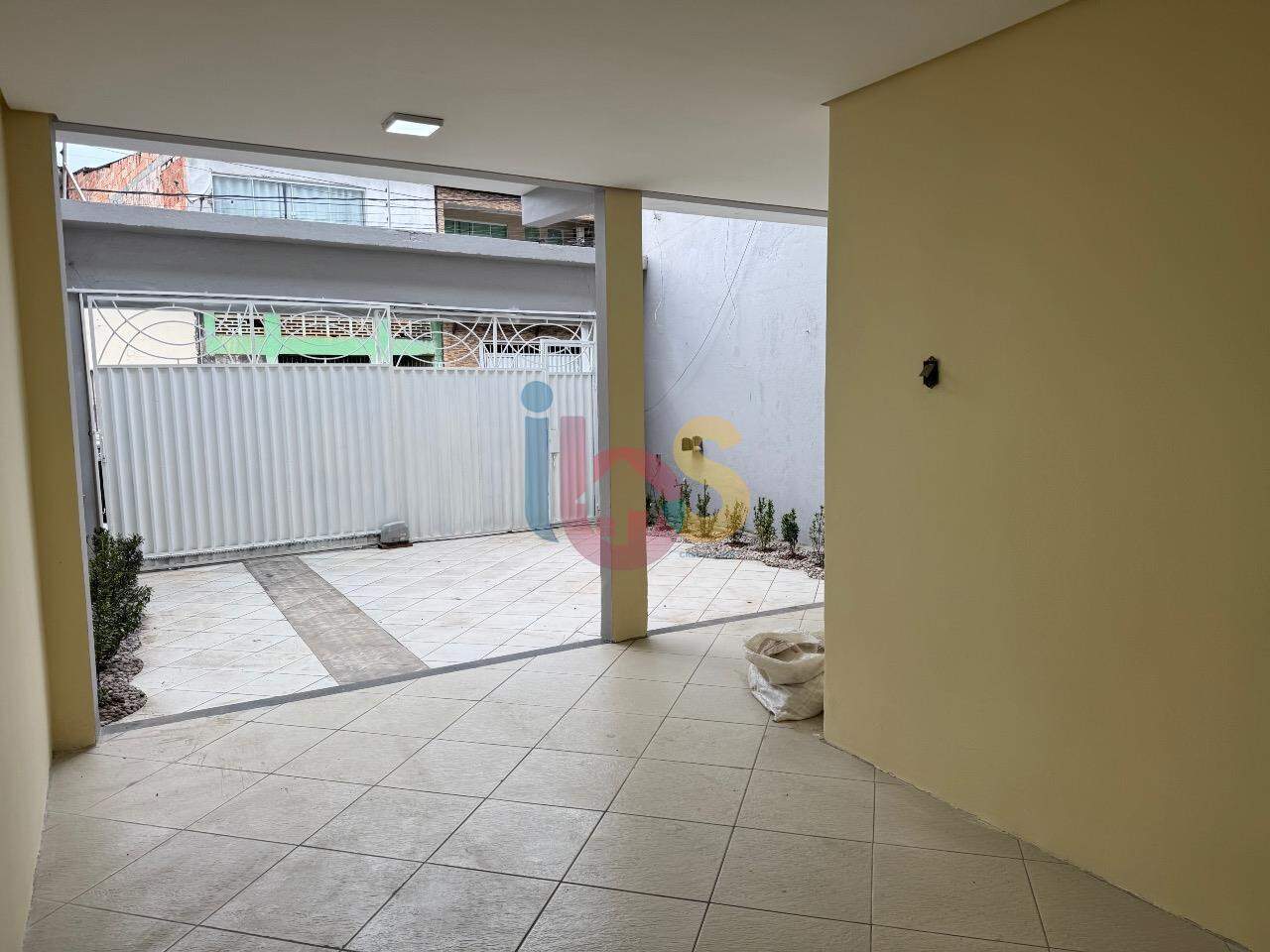 Casa à venda com 3 quartos, 175m² - Foto 1