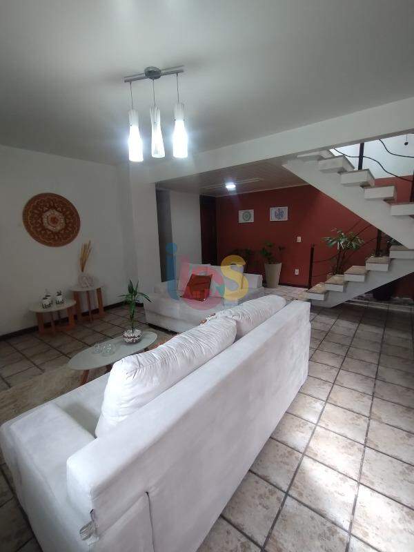Casa à venda com 3 quartos, 186m² - Foto 2