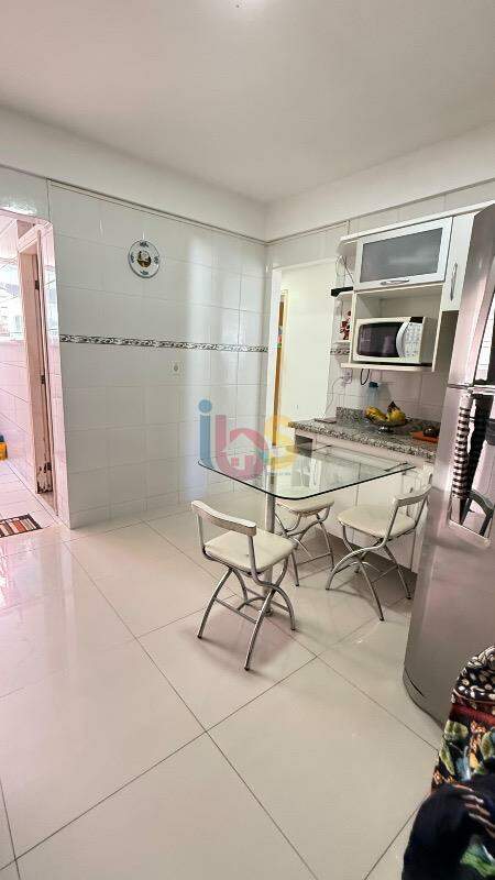 Apartamento para alugar com 3 quartos, 136m² - Foto 2