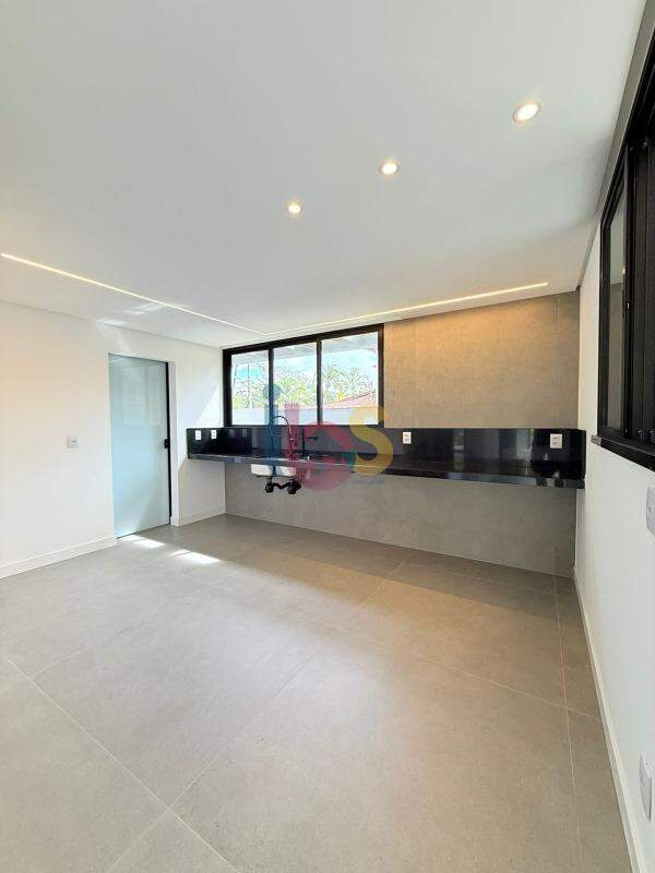Casa à venda com 4 quartos, 174000m² - Foto 18