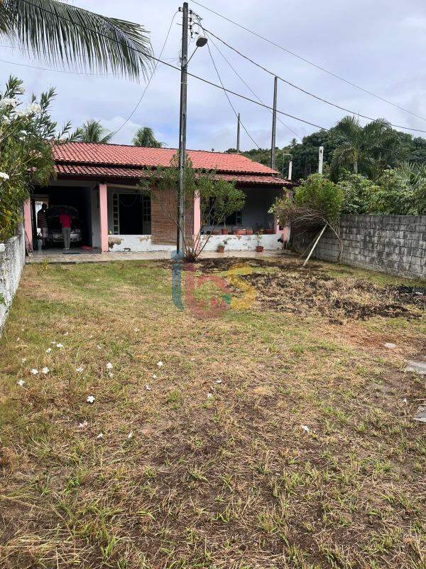 Casa à venda com 2 quartos, 108m² - Foto 1