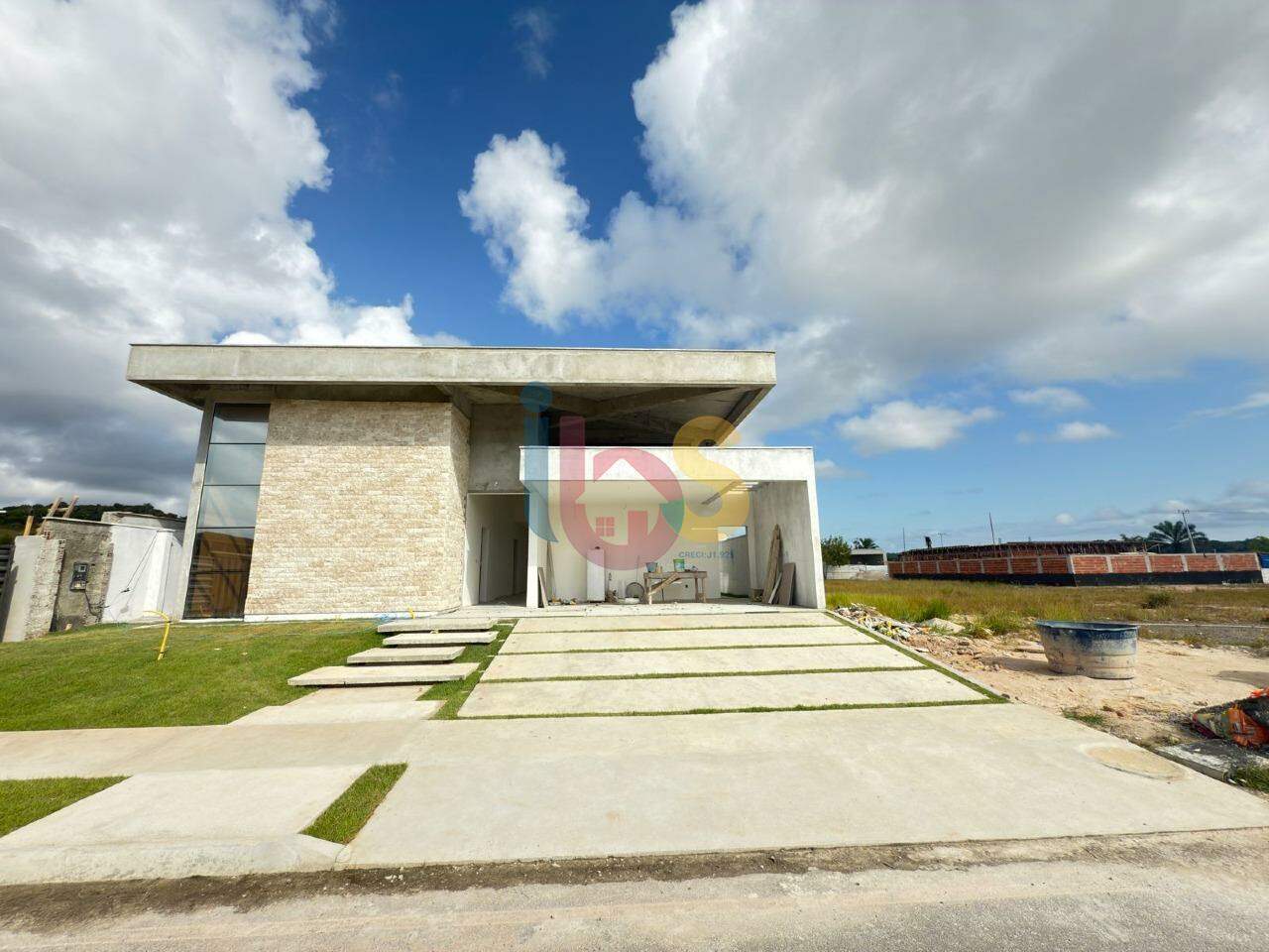 Casa à venda com 4 quartos, 245m² - Foto 2