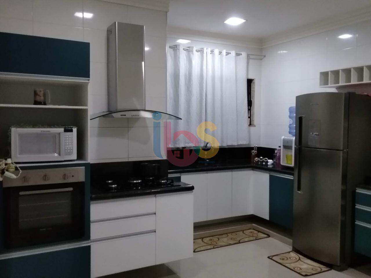 Casa, 4 quartos, 240 m² - Foto 1