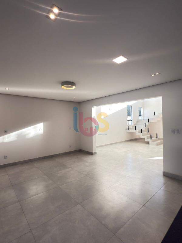 Casa à venda com 4 quartos, 380m² - Foto 4
