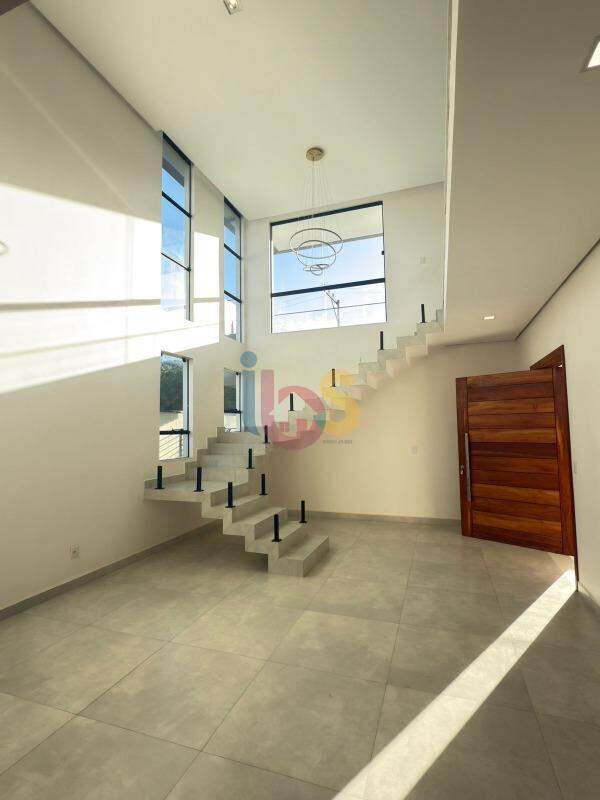 Casa à venda com 4 quartos, 380m² - Foto 3