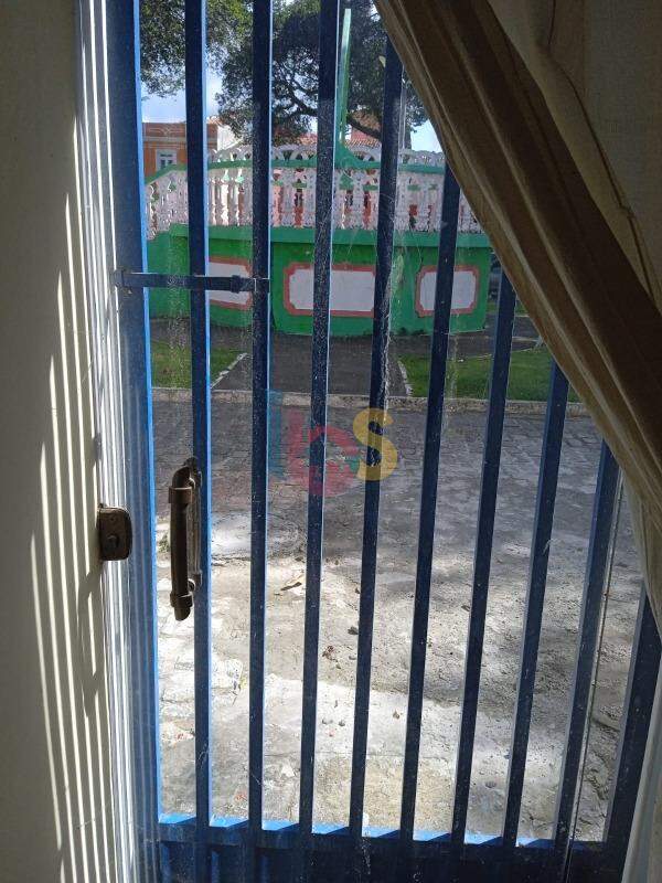 Casa à venda com 2 quartos, 110m² - Foto 2
