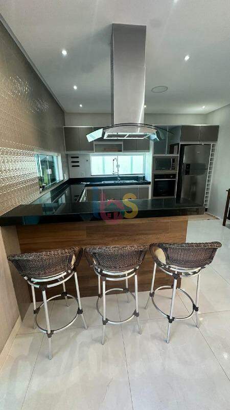 Casa à venda com 3 quartos, 200m² - Foto 4