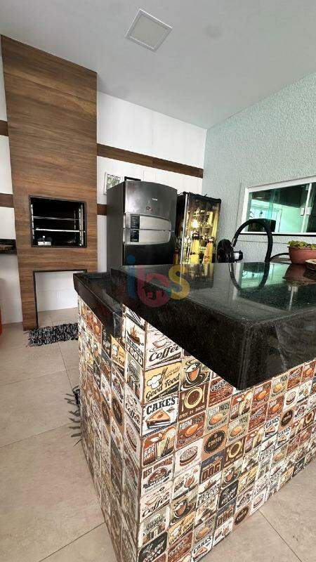 Casa à venda com 3 quartos, 200m² - Foto 14