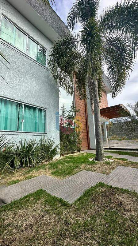Casa à venda com 3 quartos, 200m² - Foto 1