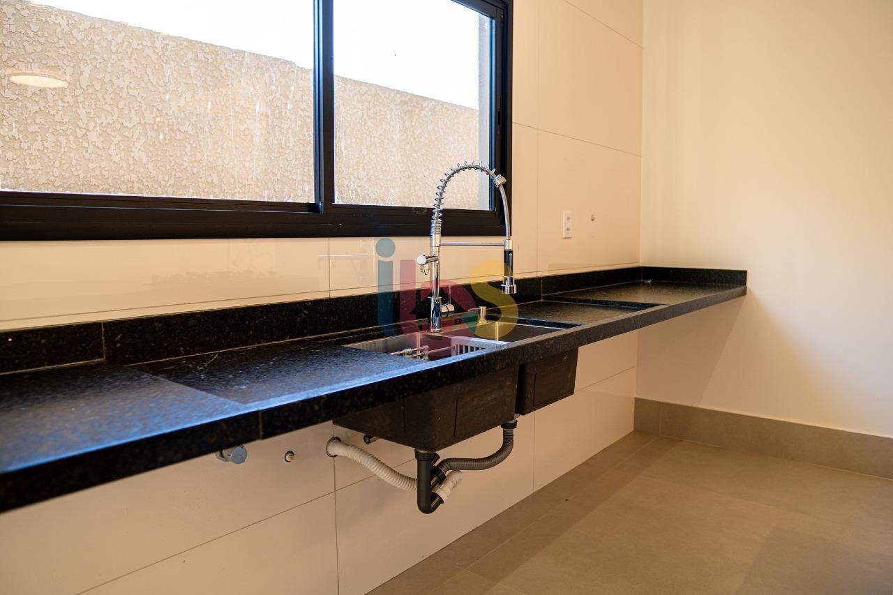 Casa à venda com 3 quartos, 200m² - Foto 11