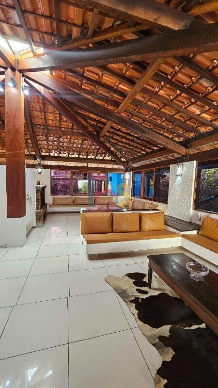 Casa à venda com 3 quartos, 600m² - Foto 2