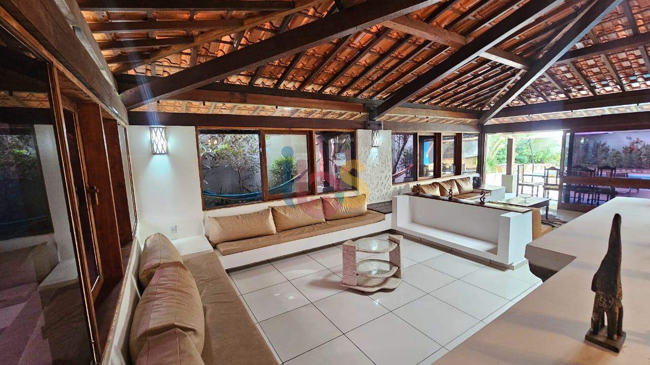 Casa à venda com 3 quartos, 600m² - Foto 1