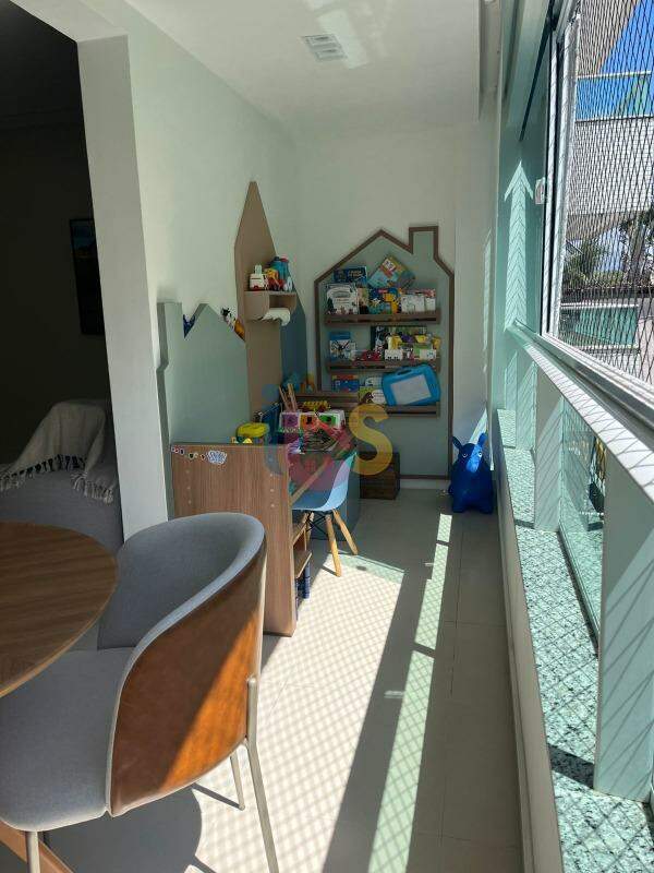 Apartamento à venda com 3 quartos, 96m² - Foto 2