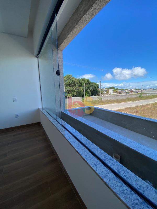 Casa à venda com 3 quartos, 120m² - Foto 1