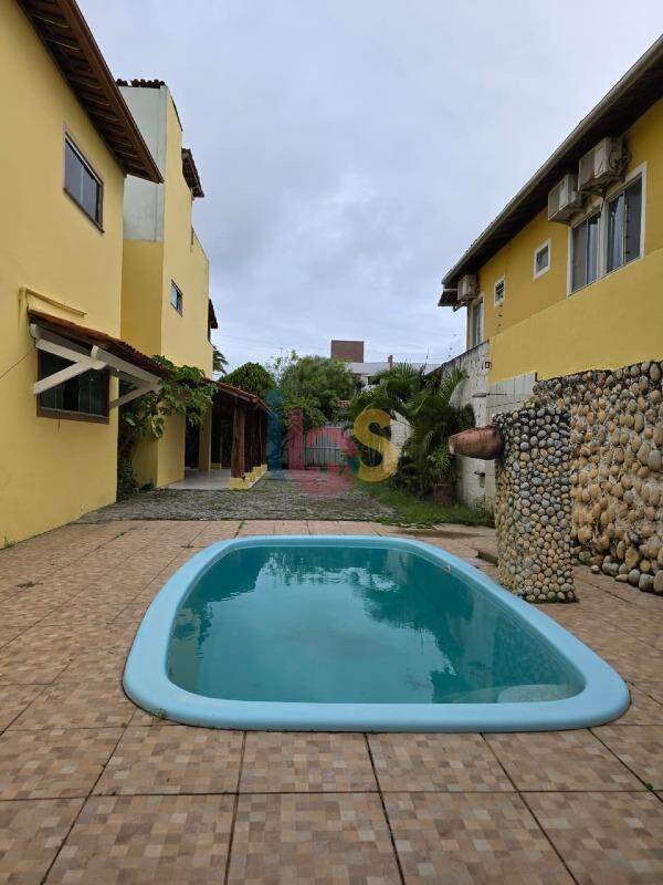 Casa para alugar com 5 quartos, 170m² - Foto 1