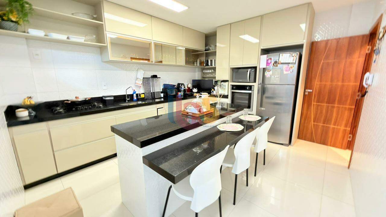 Casa, 4 quartos, 269 m² - Foto 8