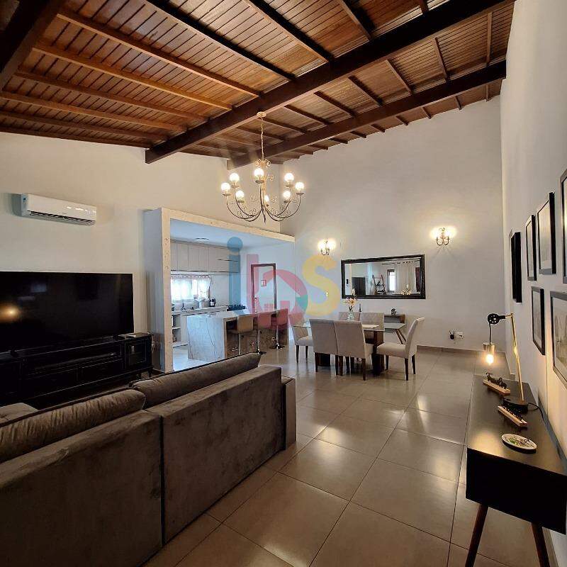 Casa, 3 quartos, 200 m² - Foto 1